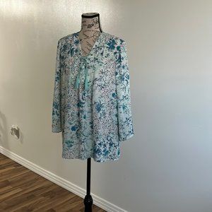 Tahari Floral Top size XL Floral Top size XL